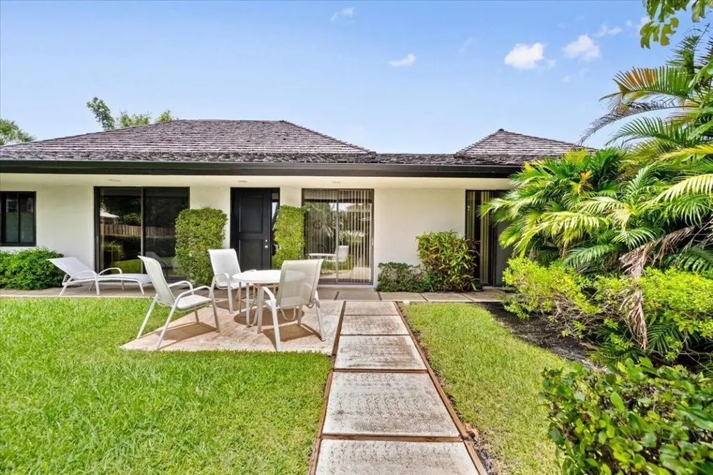 11876 Pebblewood Drive Wellington FL 33414