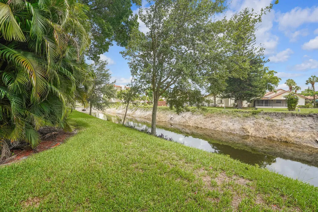 3524 Via Poinciana Lake Worth FL 33467
