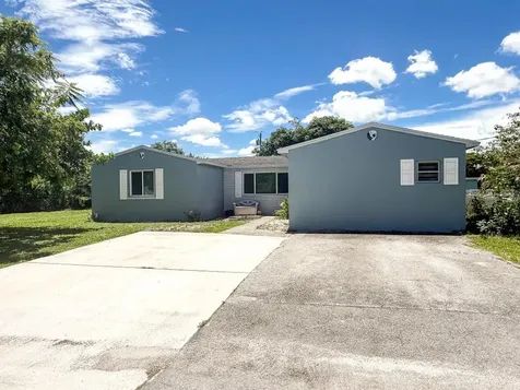 1097 Palmetto Road Haverhill FL 33417