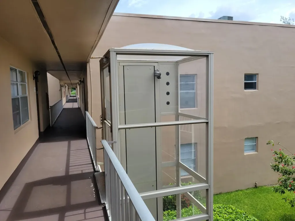 662 Burgundy N Delray Beach FL 33484