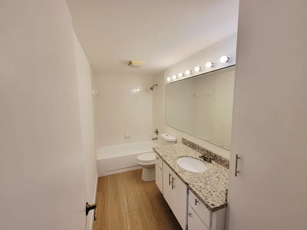 662 Burgundy N Delray Beach FL 33484