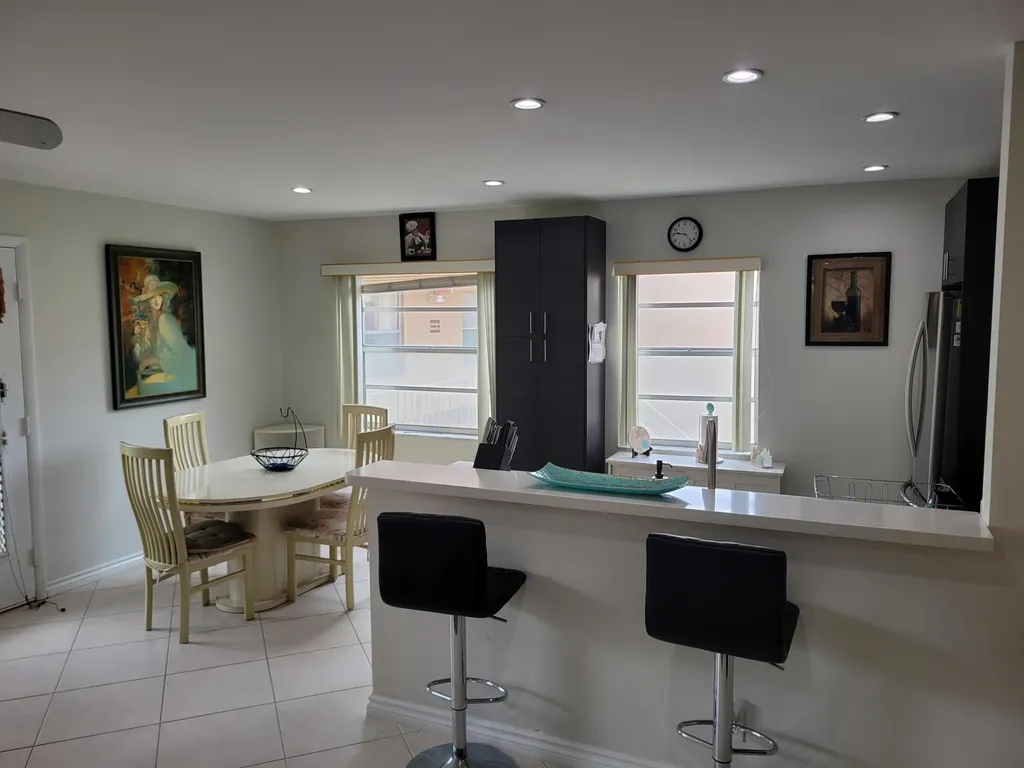 662 Burgundy N Delray Beach FL 33484