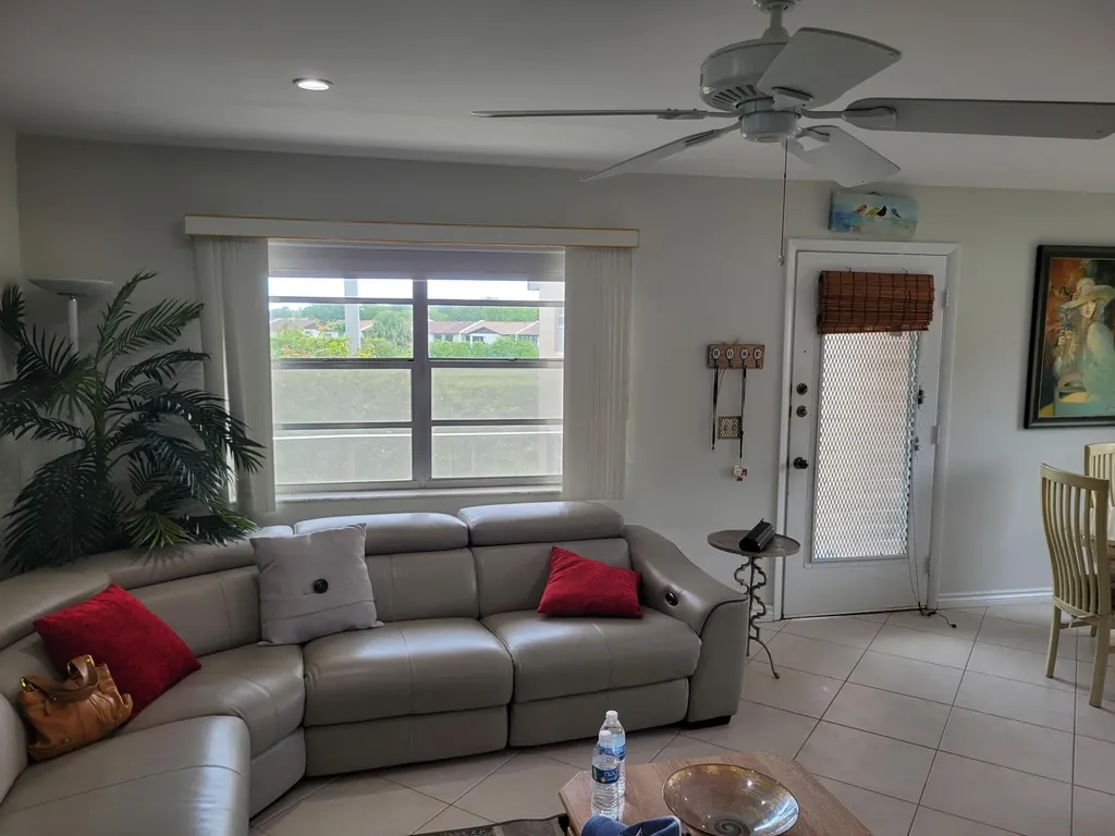 662 Burgundy N Delray Beach FL 33484