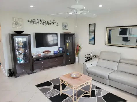 662 Burgundy N Delray Beach FL 33484
