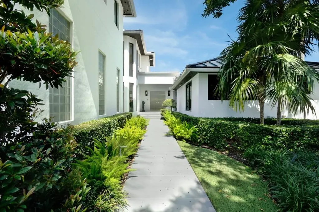 201 Palm Trail Delray Beach FL 33483