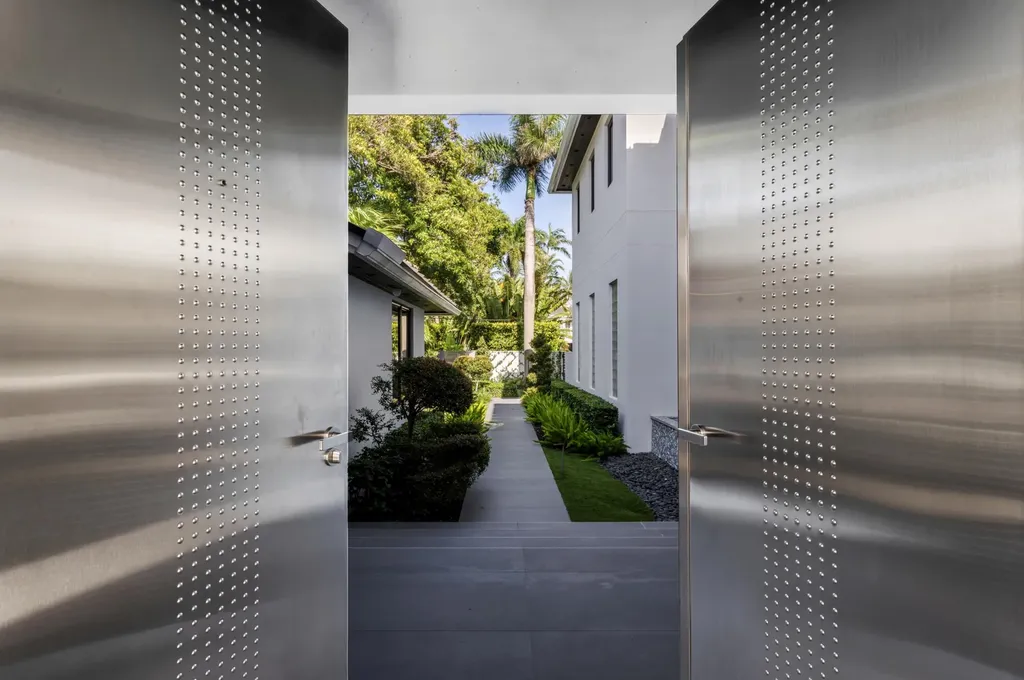 201 Palm Trail Delray Beach FL 33483