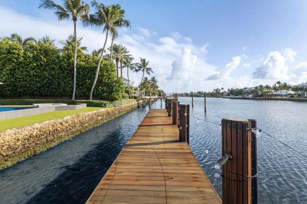 201 Palm Trail Delray Beach FL 33483