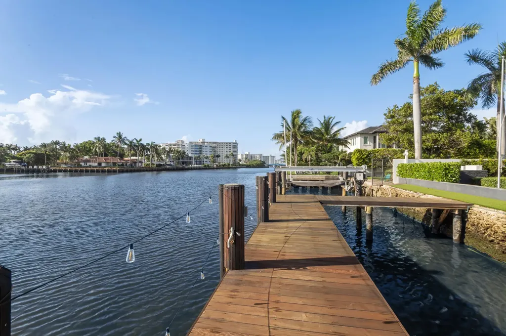 201 Palm Trail Delray Beach FL 33483