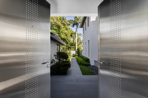 201 Palm Trail Delray Beach FL 33483