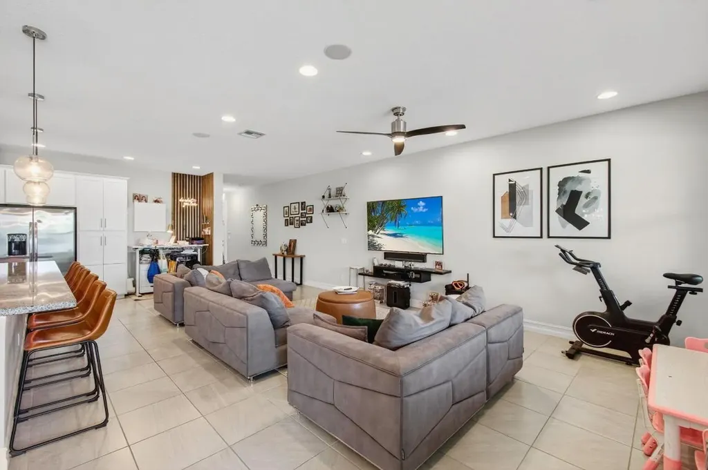 12041 Park Central Royal Palm Beach FL 33411