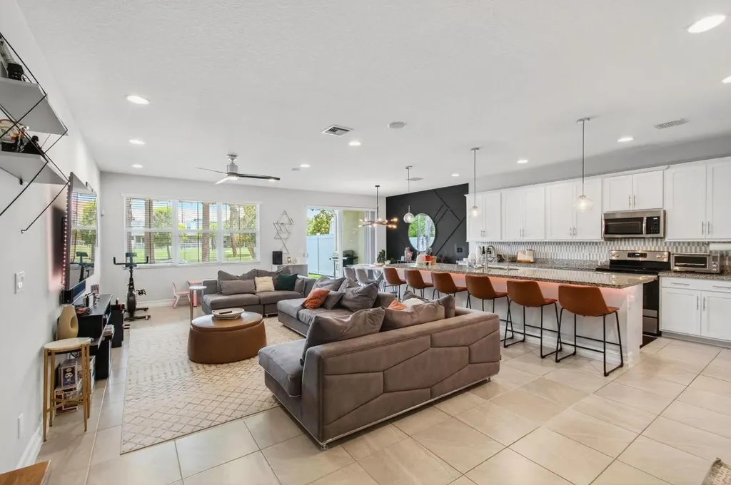 12041 Park Central Royal Palm Beach FL 33411