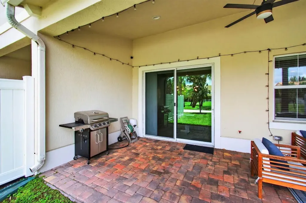 12041 Park Central Royal Palm Beach FL 33411