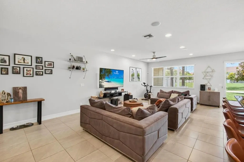 12041 Park Central Royal Palm Beach FL 33411
