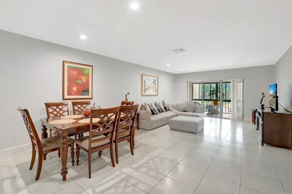21214 Lago Circle Boca Raton FL 33433