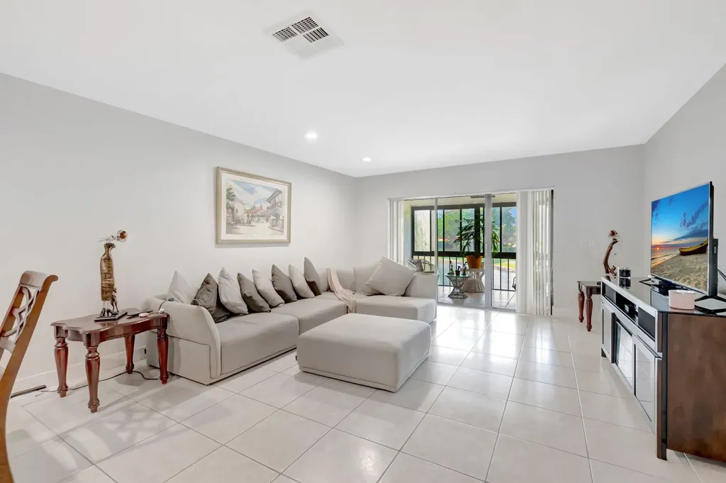 21214 Lago Circle Boca Raton FL 33433