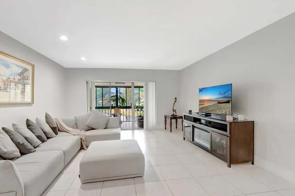 21214 Lago Circle Boca Raton FL 33433