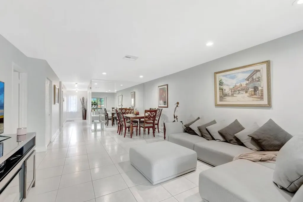 21214 Lago Circle Boca Raton FL 33433