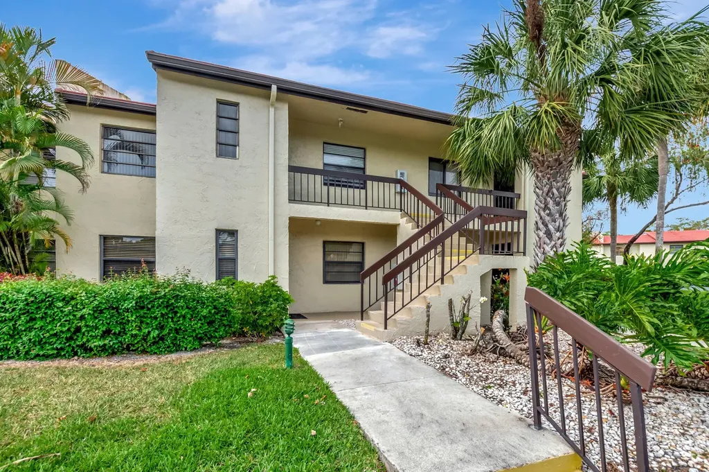 21214 Lago Circle Boca Raton FL 33433