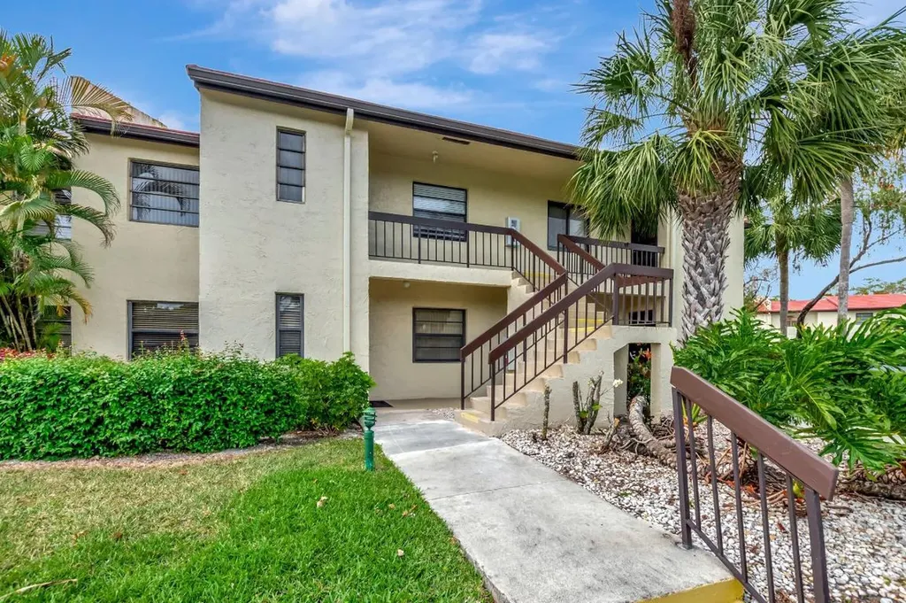 21214 Lago Circle Boca Raton FL 33433