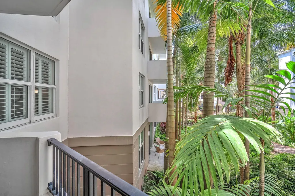 2421 NE 65th Street Fort Lauderdale FL 33308