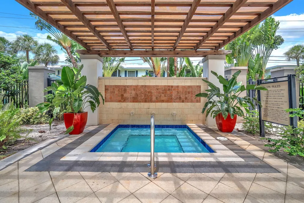2421 NE 65th Street Fort Lauderdale FL 33308