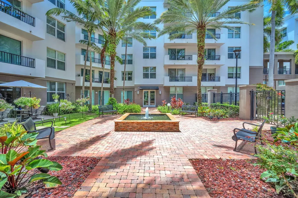 2421 NE 65th Street Fort Lauderdale FL 33308