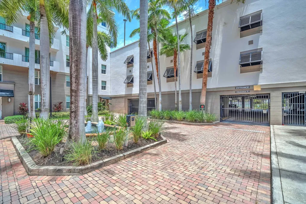 2421 NE 65th Street Fort Lauderdale FL 33308