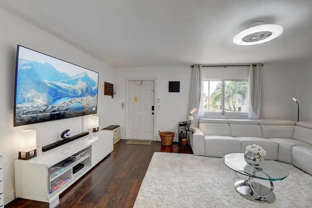123 Saxony C Delray Beach FL 33446