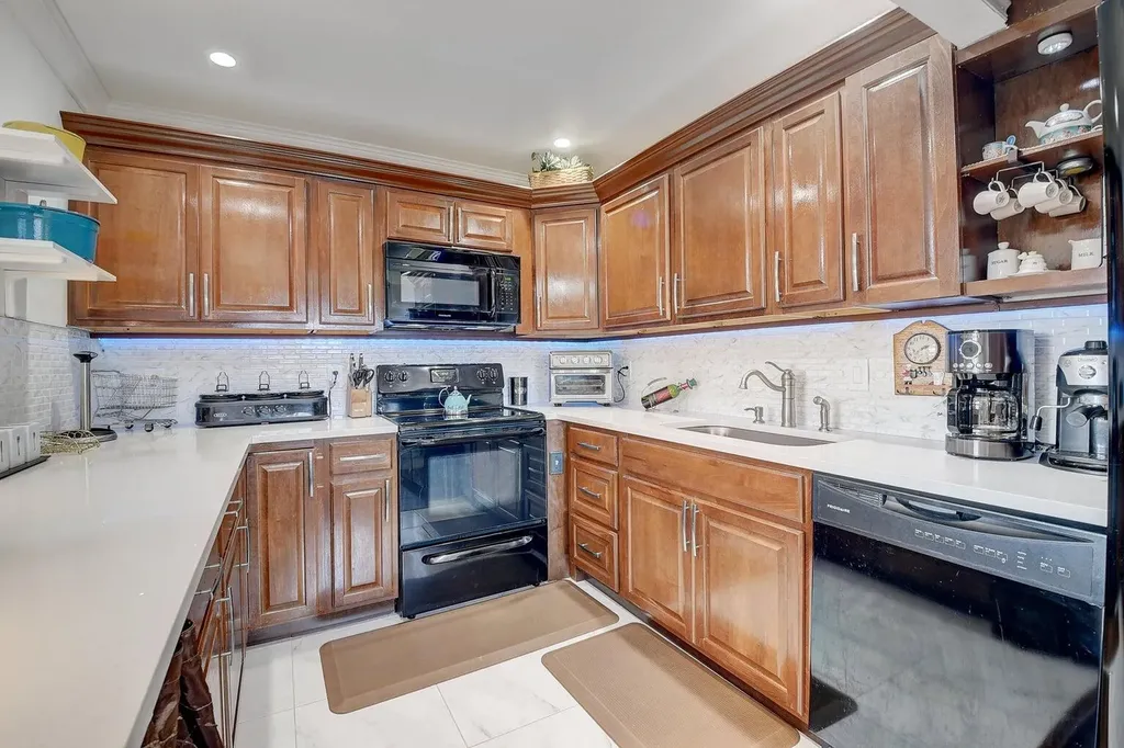 123 Saxony C Delray Beach FL 33446