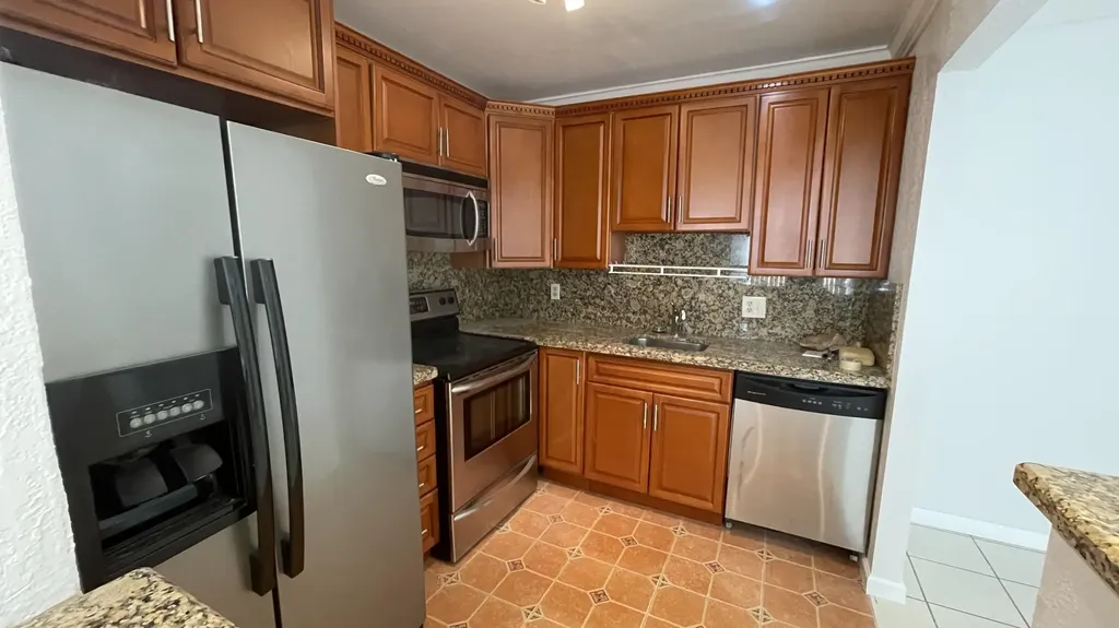166 Valencia G Delray Beach FL 33446