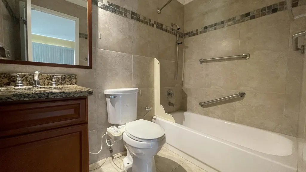 166 Valencia G Delray Beach FL 33446