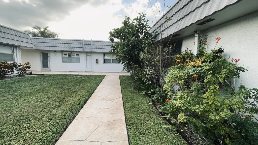 166 Valencia G Delray Beach FL 33446
