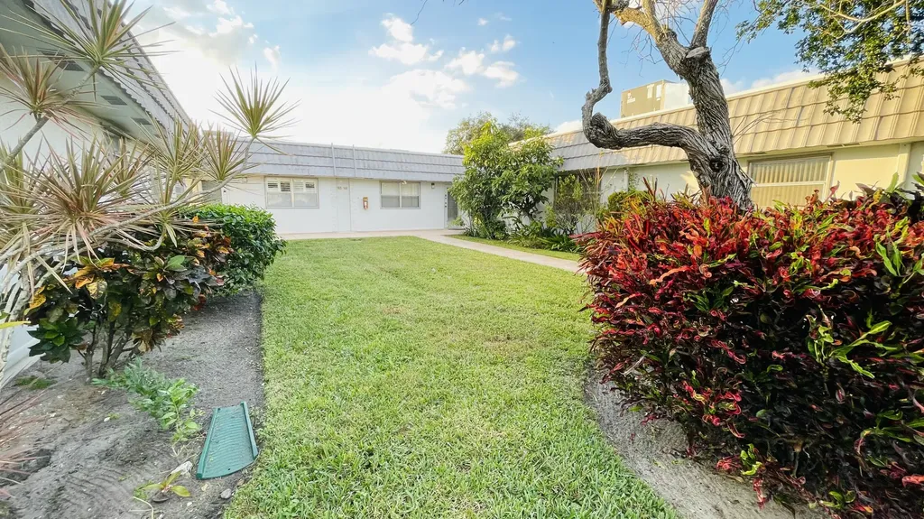 166 Valencia G Delray Beach FL 33446