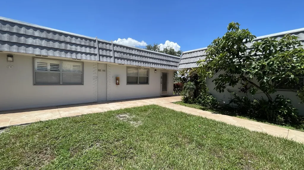 166 Valencia G Delray Beach FL 33446