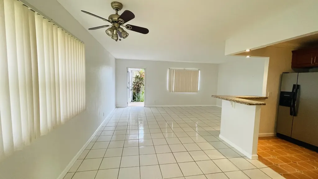 166 Valencia G Delray Beach FL 33446