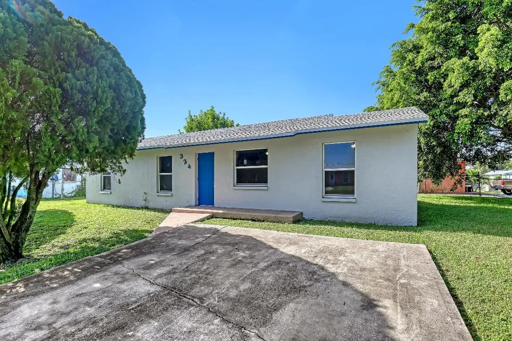 324 W 5th Terrace Pahokee FL 33476