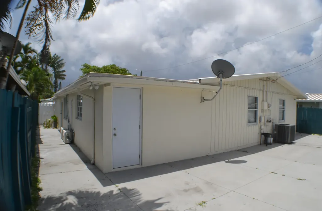 377 NW NW 49th Street Fort Lauderdale FL 33309