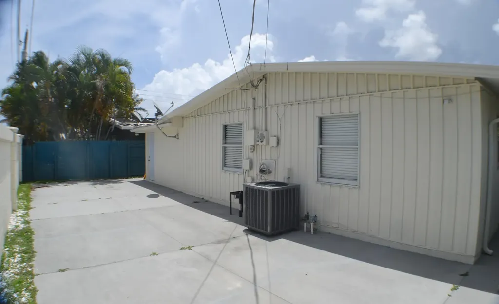 377 NW NW 49th Street Fort Lauderdale FL 33309
