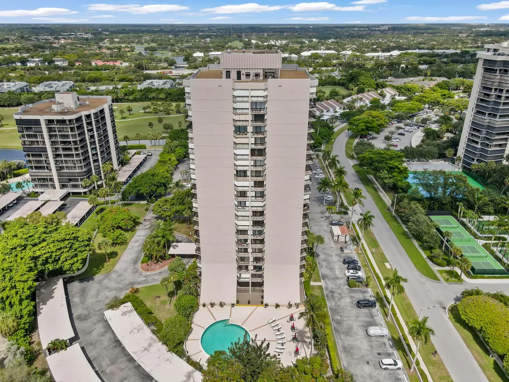 2425 Presidential Way West Palm Beach FL 33401
