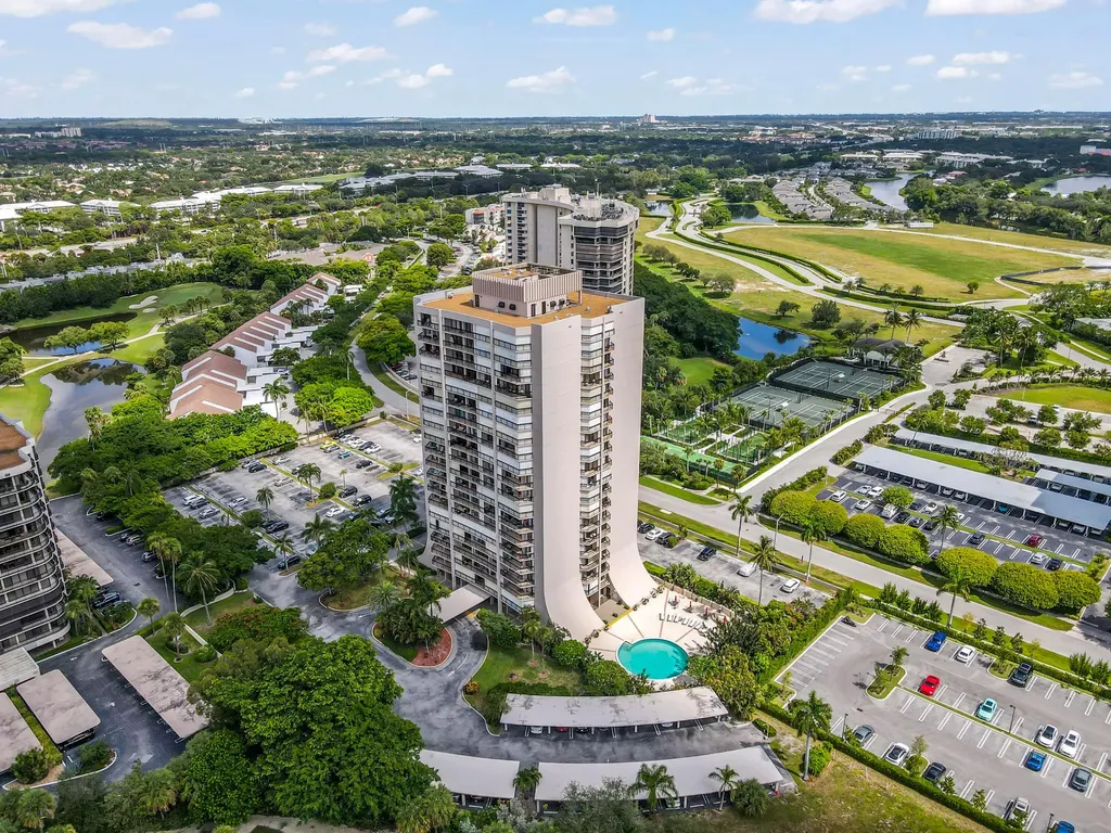 2425 Presidential Way West Palm Beach FL 33401