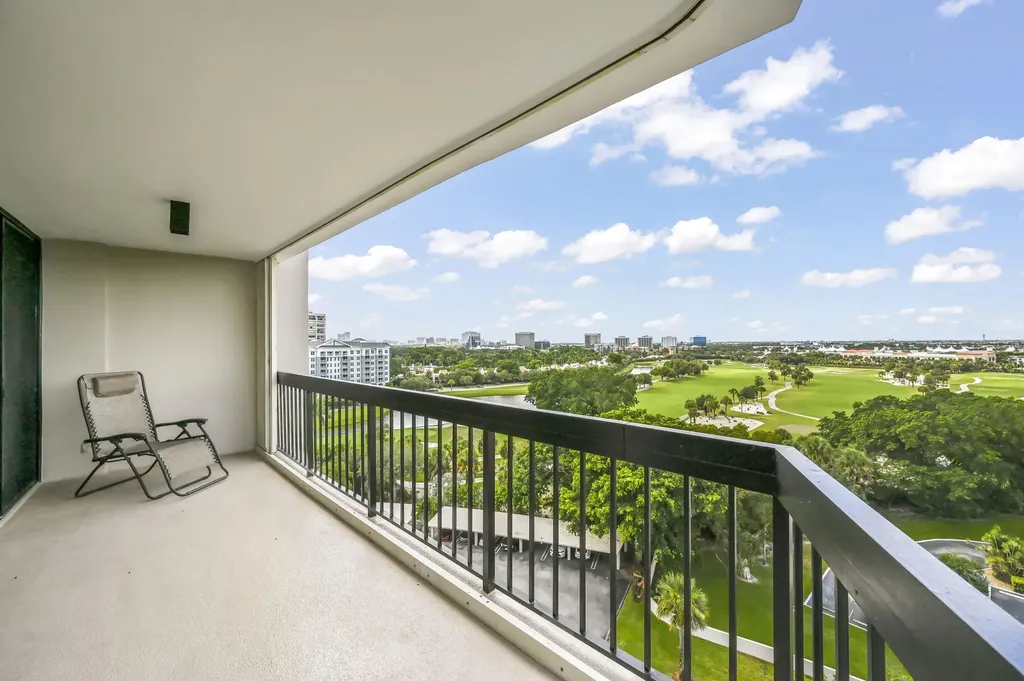2425 Presidential Way West Palm Beach FL 33401