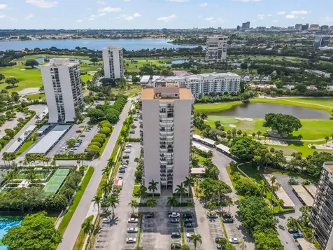 2425 Presidential Way West Palm Beach FL 33401