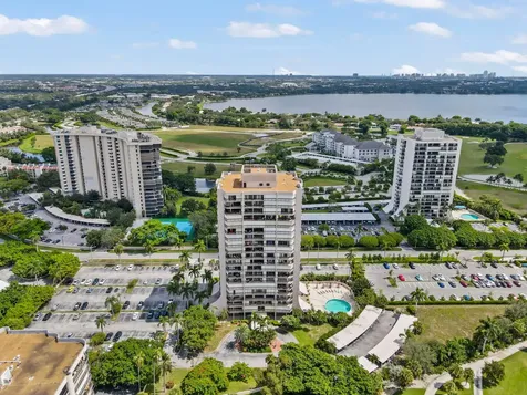 2425 Presidential Way West Palm Beach FL 33401