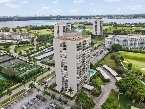 2425 Presidential Way West Palm Beach FL 33401