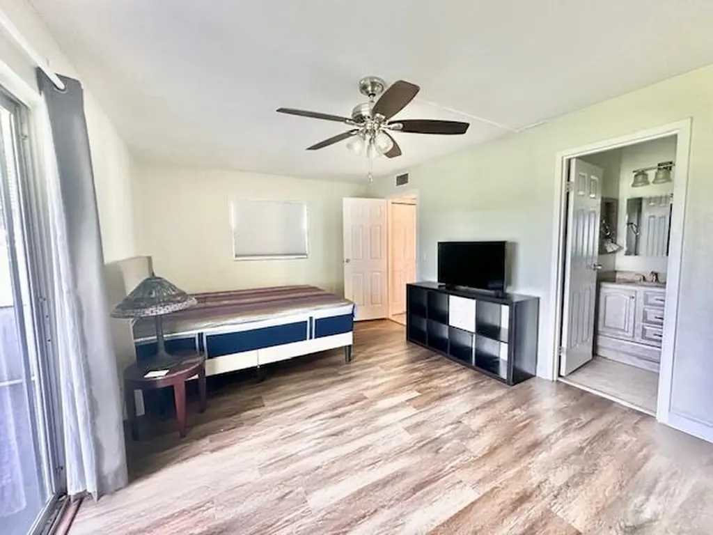 162 Waterford G Delray Beach FL 33446