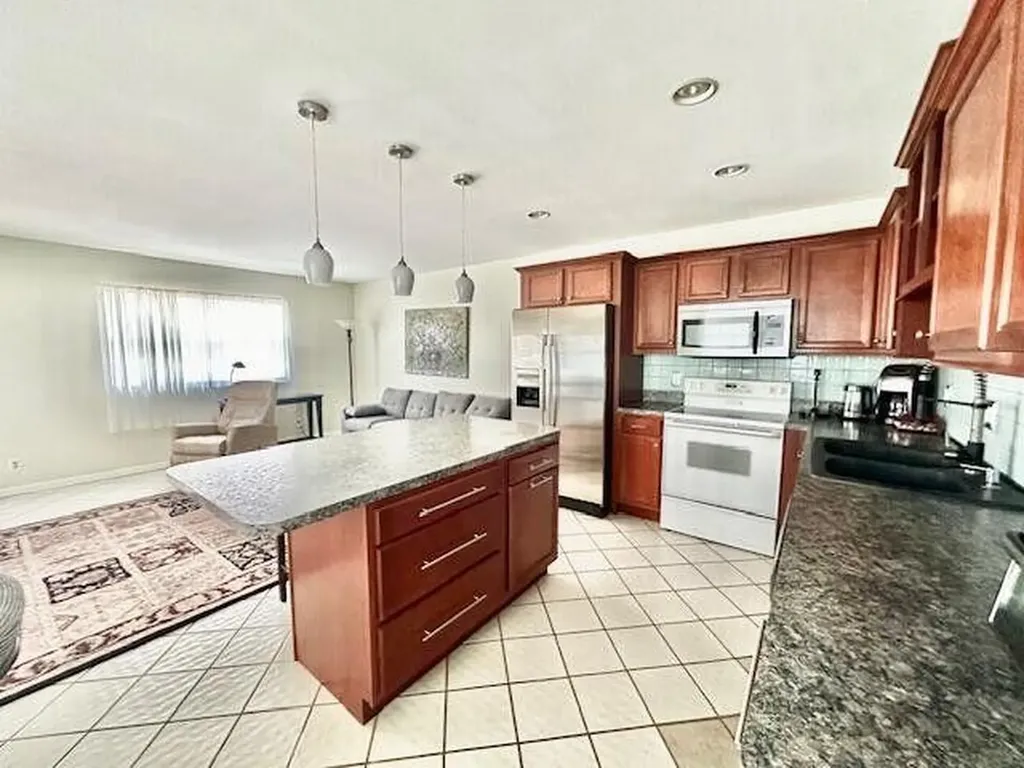 162 Waterford G Delray Beach FL 33446