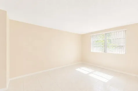 3090 NW 46th Avenue Lauderdale Lakes FL 33313