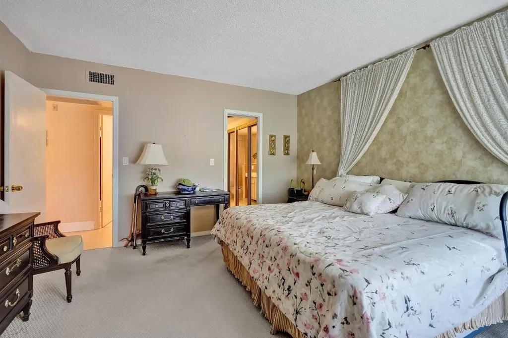 250 NE 20th Street Boca Raton FL 33431