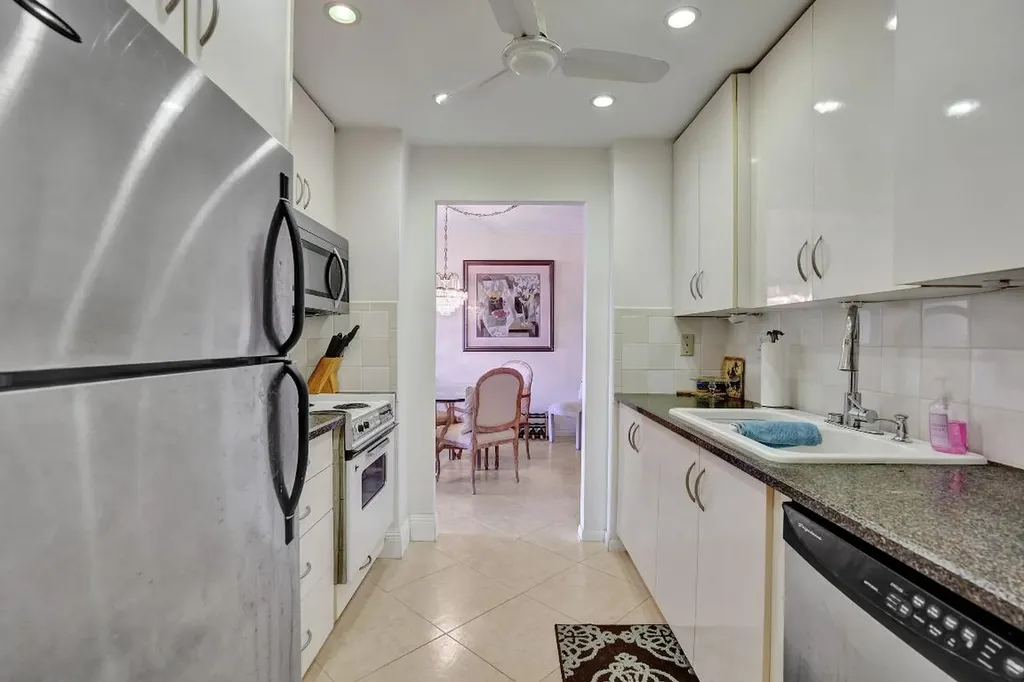 250 NE 20th Street Boca Raton FL 33431