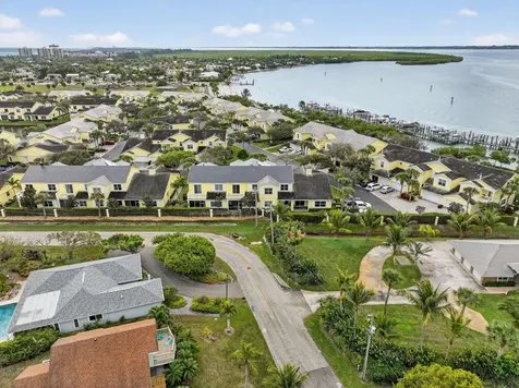 906 Mariner Bay Boulevard Hutchinson Island FL 34949